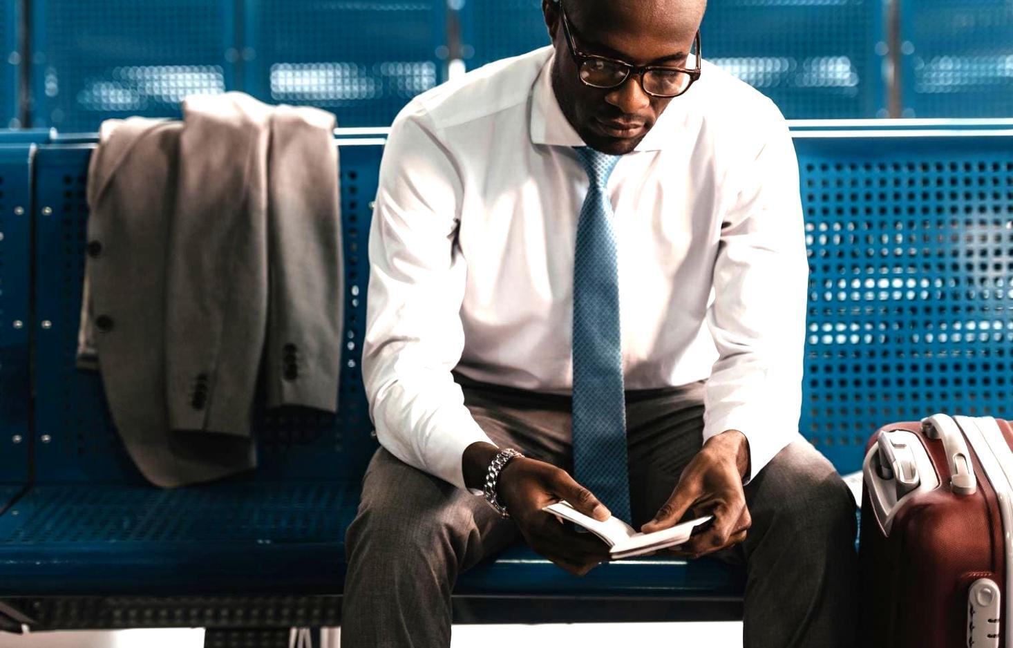 Especialista a analisar dados financeiros e estrutura de custos empresariais